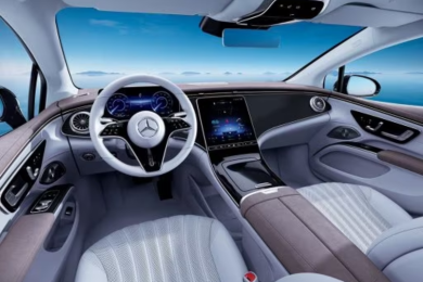 メルセデス・ベンツの電気自動車EQSの画像