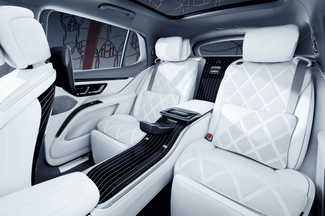 Mercedes-Maybach EQS 680 SUV（2024年）