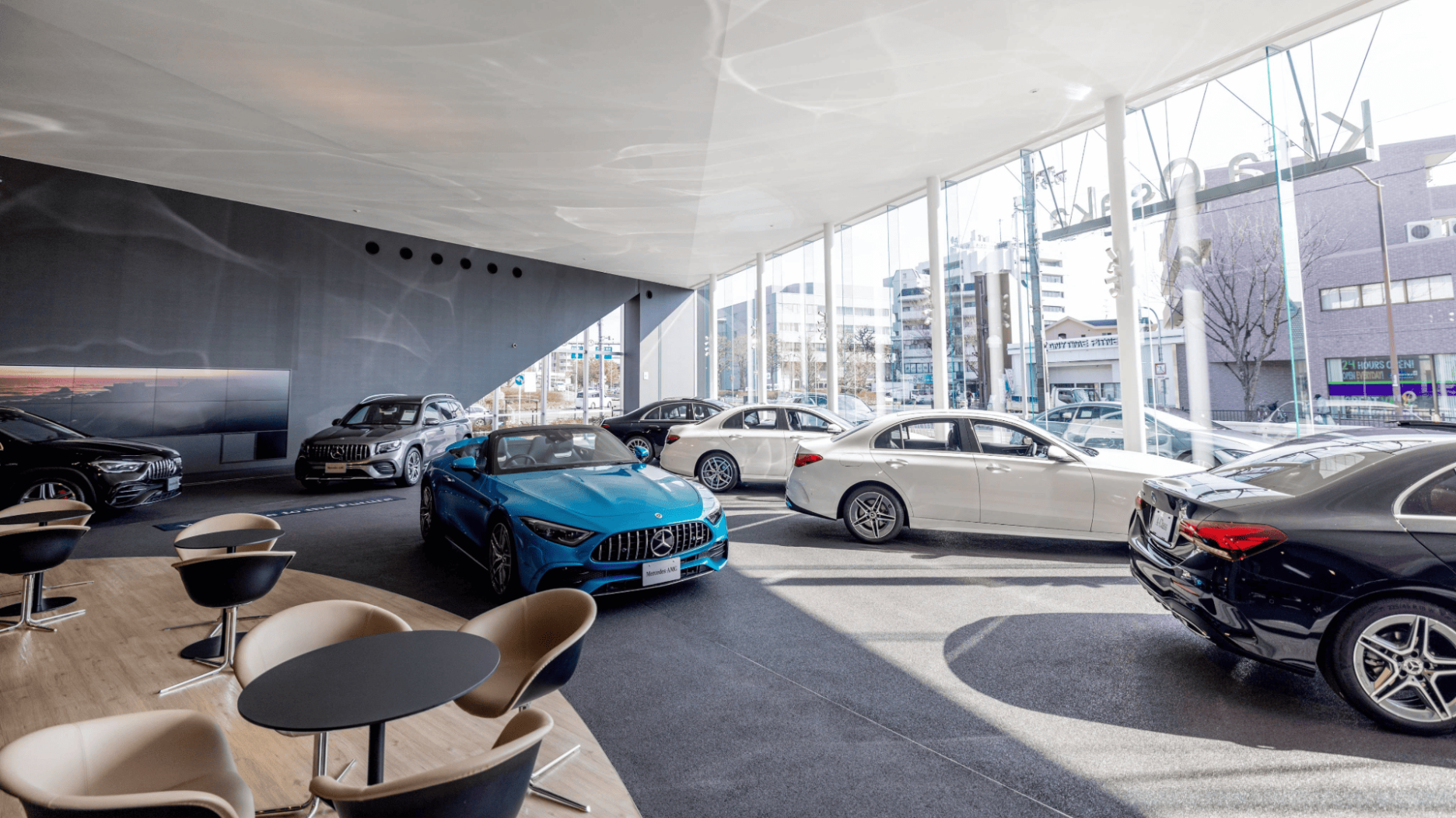 メルセデス・ベンツ正規販売店ショールームの画像