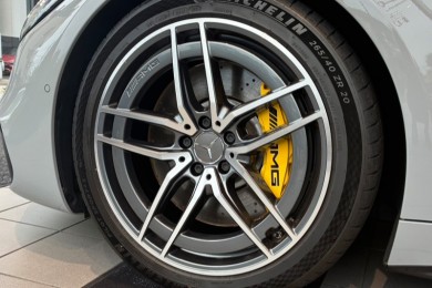 AMGモデルのブレーキキャリパー