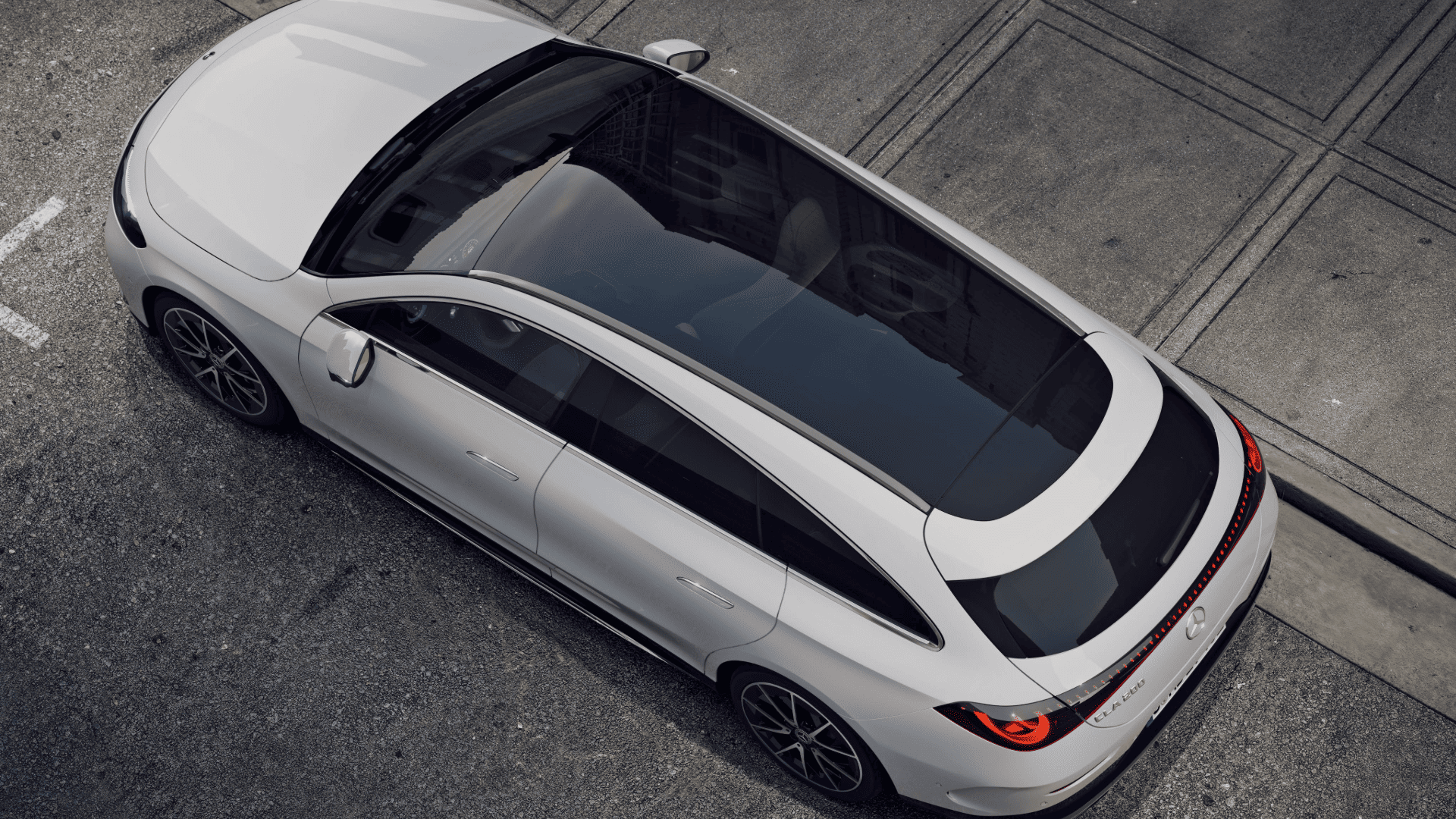 CLA Shooting Brake with EQ Technologyの画像